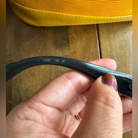 EUC CHANEL POLARIZED SUNGLASSES BLACK WITH CASE, BOX, PAPERWORK AND CLOTH - Picture 7 of 9